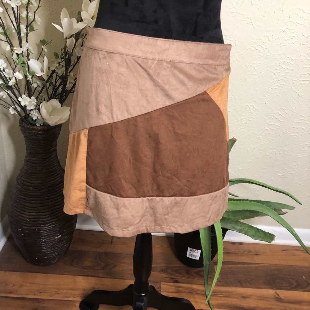 New York & Co Faux Suede Patchwork Mini Skirt 12 - Picture 6 of 6